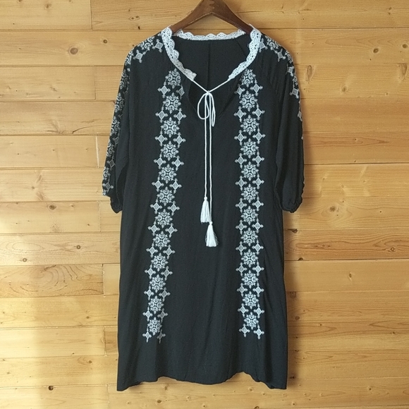 Dress - Picture 1 of 3